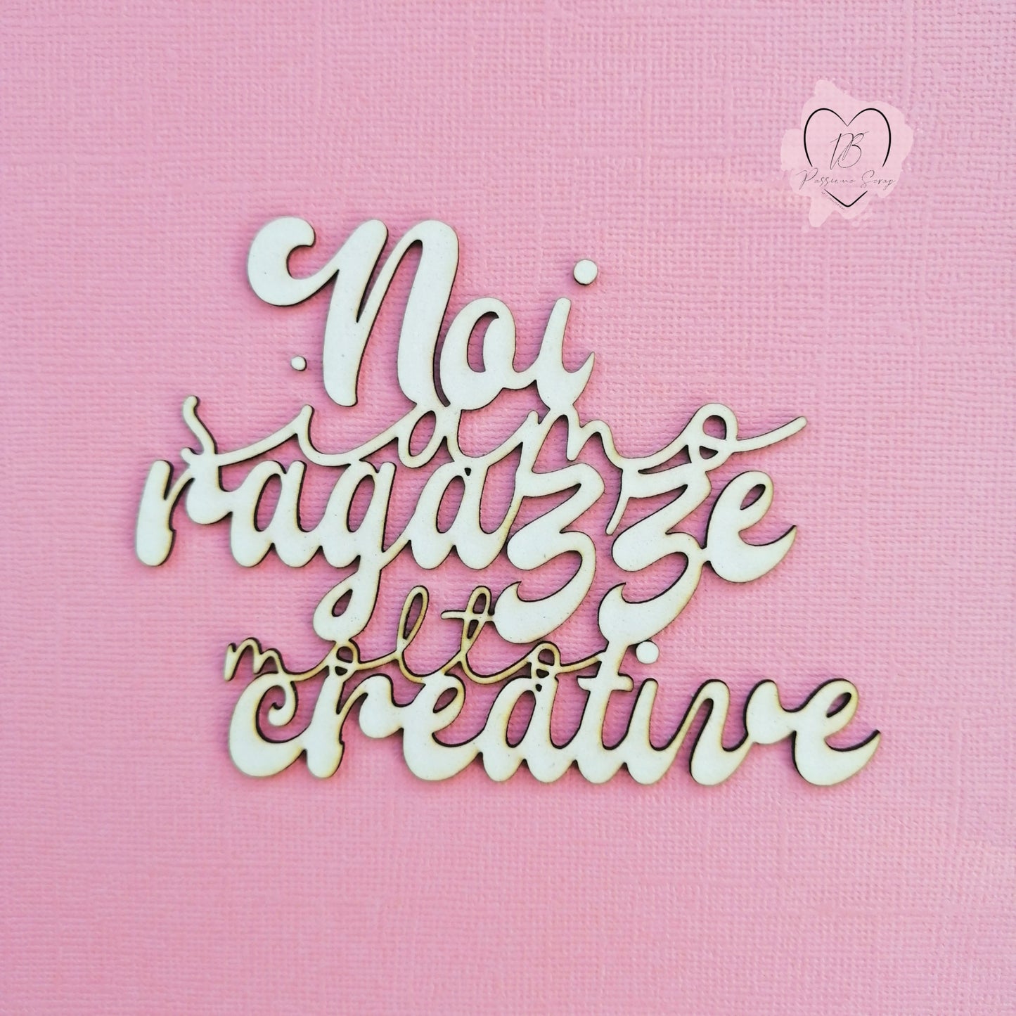 Abbellimento Chipboard "scritta" "Amiche di Scrap"